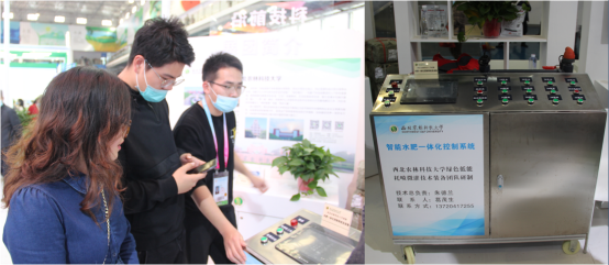 图三 威廉希尔展厅讲解员为社员讲解智能水肥机.png
